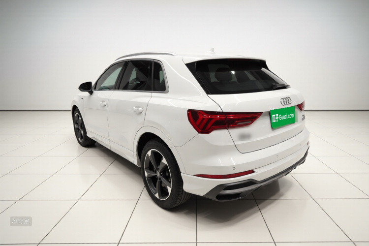 Audi Q3 2020 car image #5