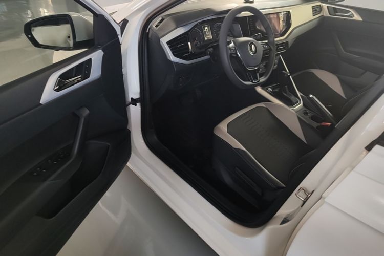 Volkswagen Polo 2021 car image #16