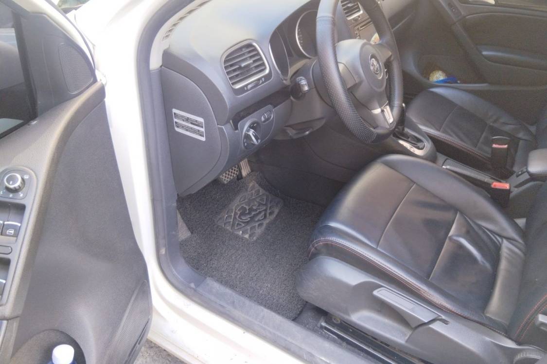 Volkswagen Golf 2013 car image #23
