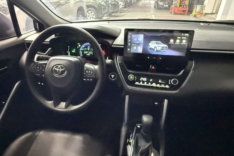 Toyota Corolla Cross 2024 immagine di auto #17