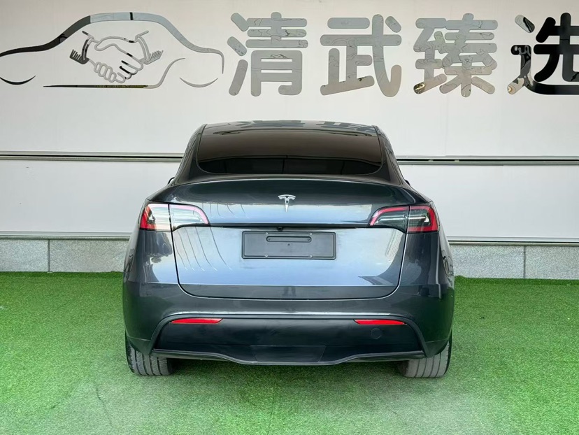 Tesla Model Y 2024 #8 Tesla Model Y 2024 car image #8