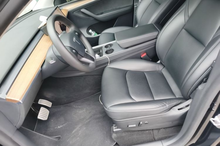 Tesla Model Y 2021 car image #15