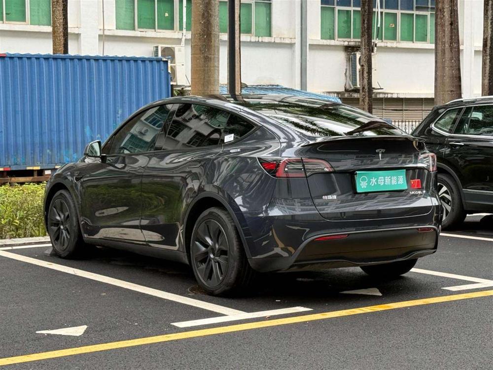 Tesla Model Y 2024 car image #4