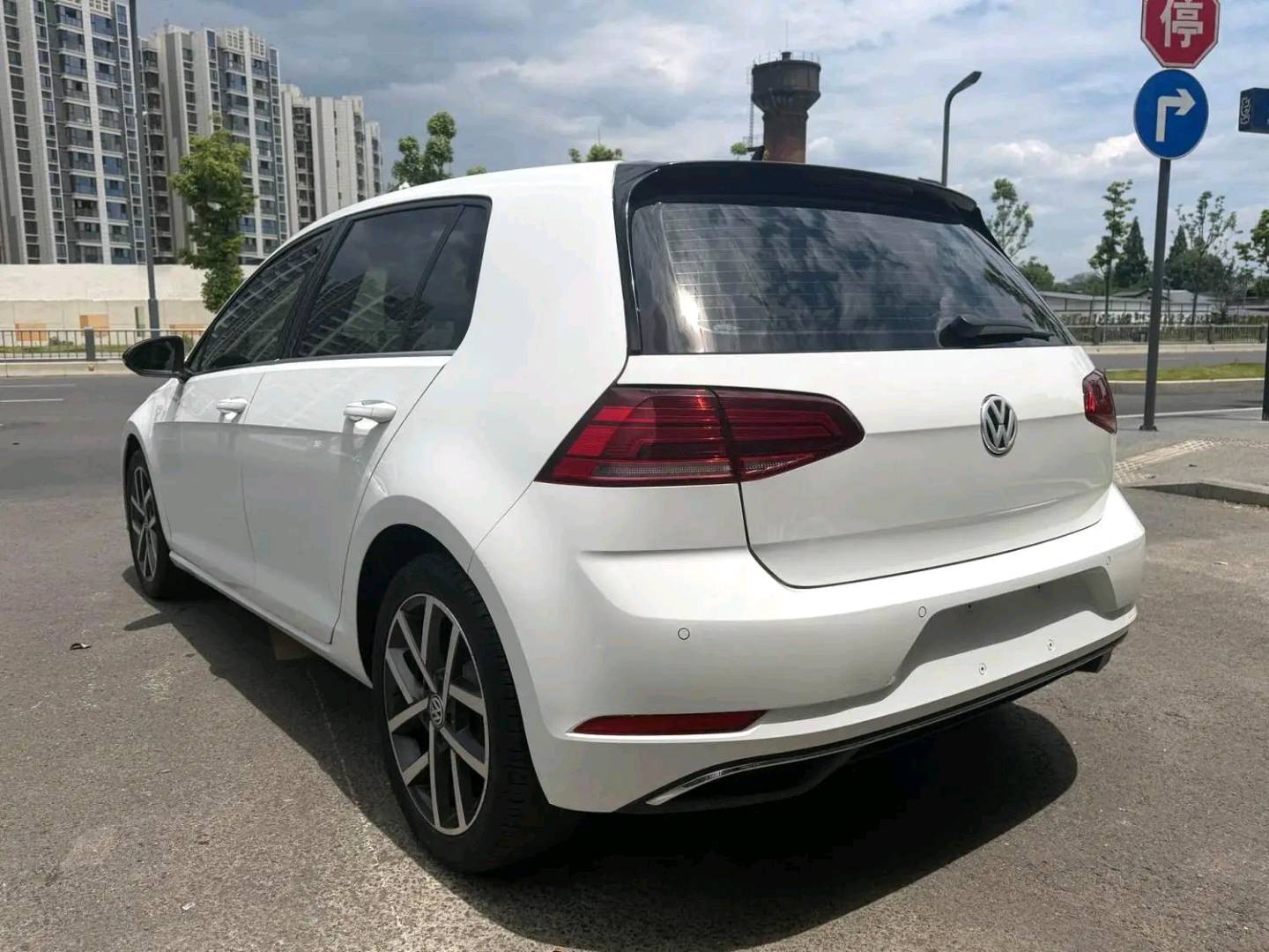 Volkswagen Golf 2020 car image #11
