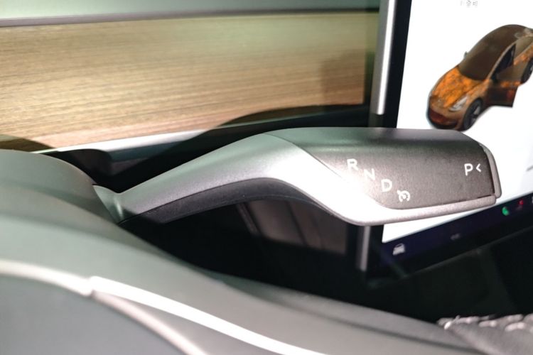 Tesla Model 3 2021 car image #18