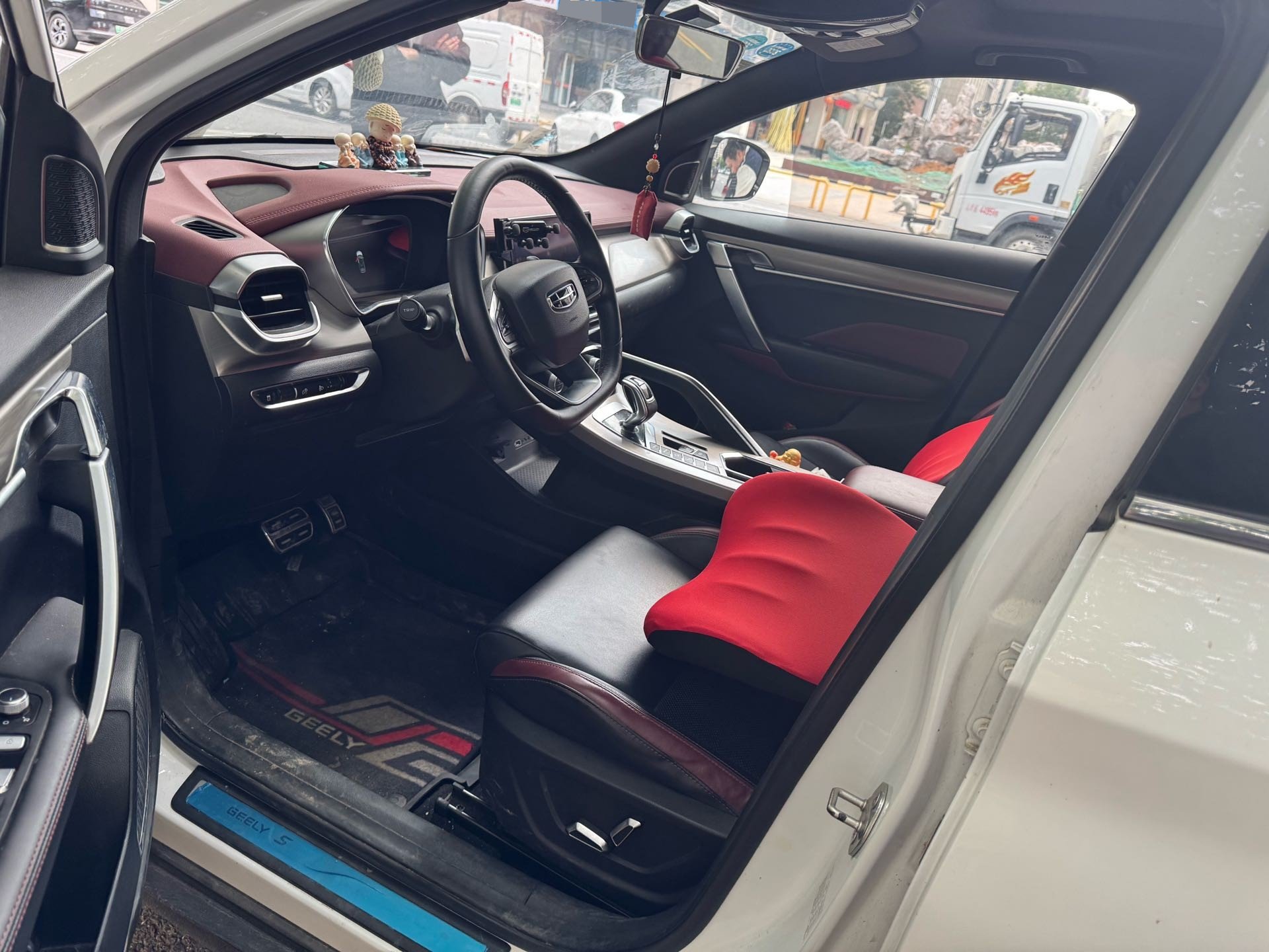 GEELY Coolray 2019 car image #3