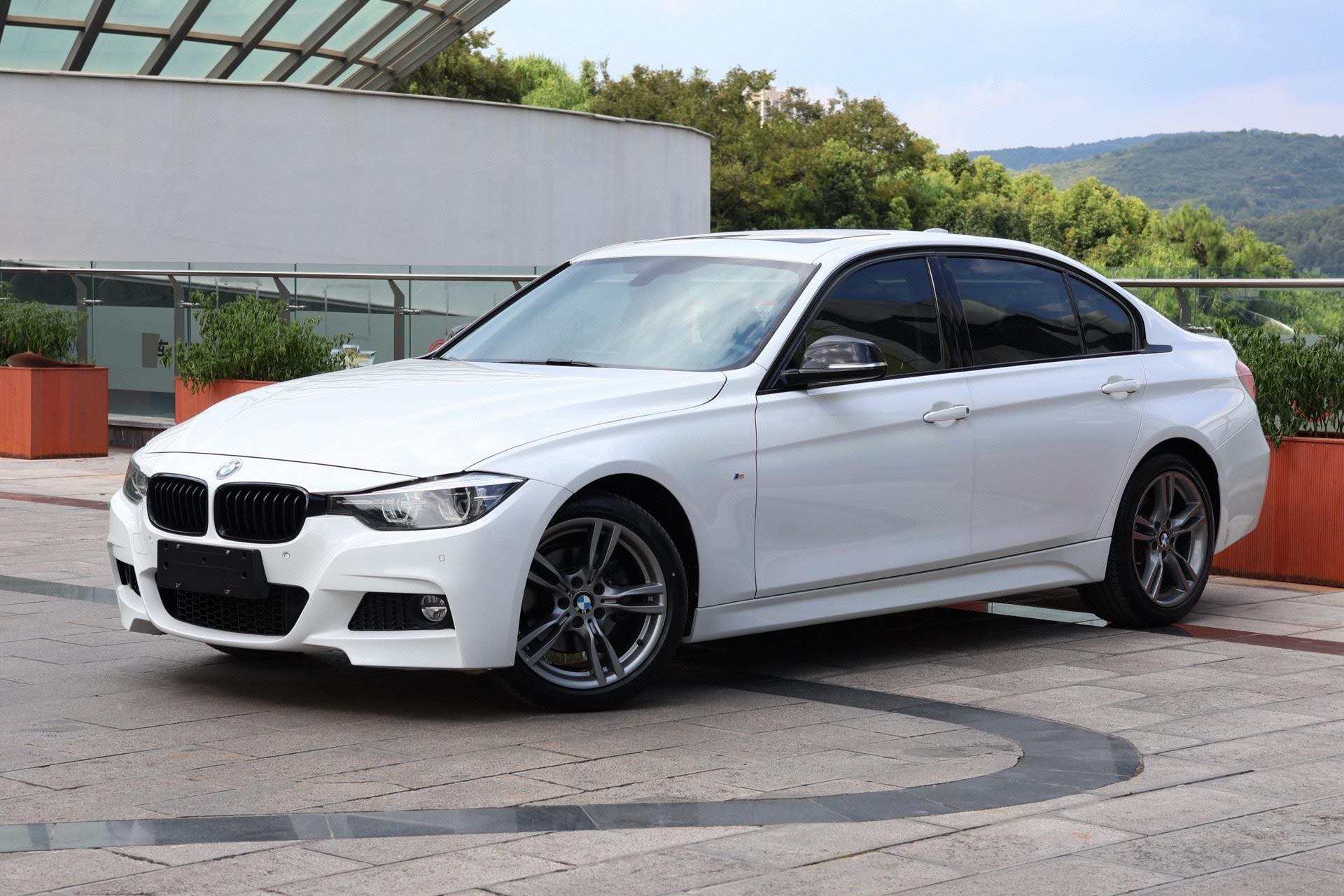 BMW 3 Series 2018 BMW 3 Series 2018 car image