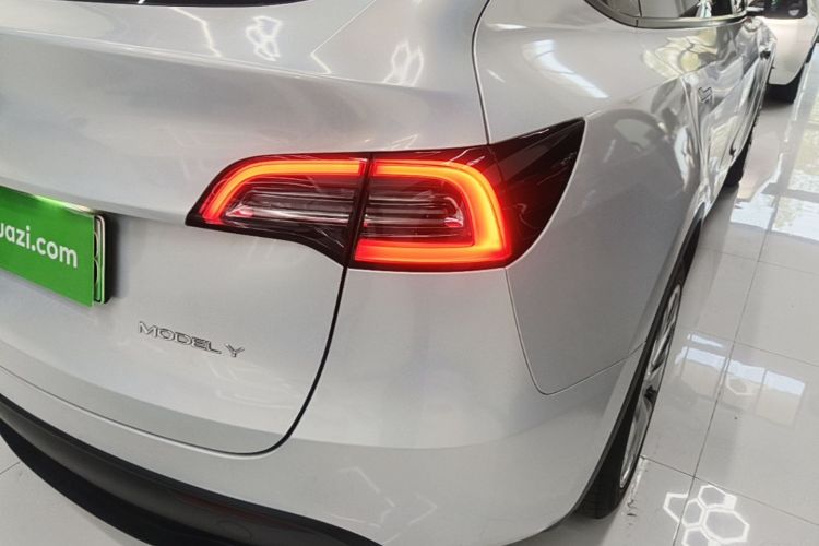 Tesla Model Y 2022 car image #8