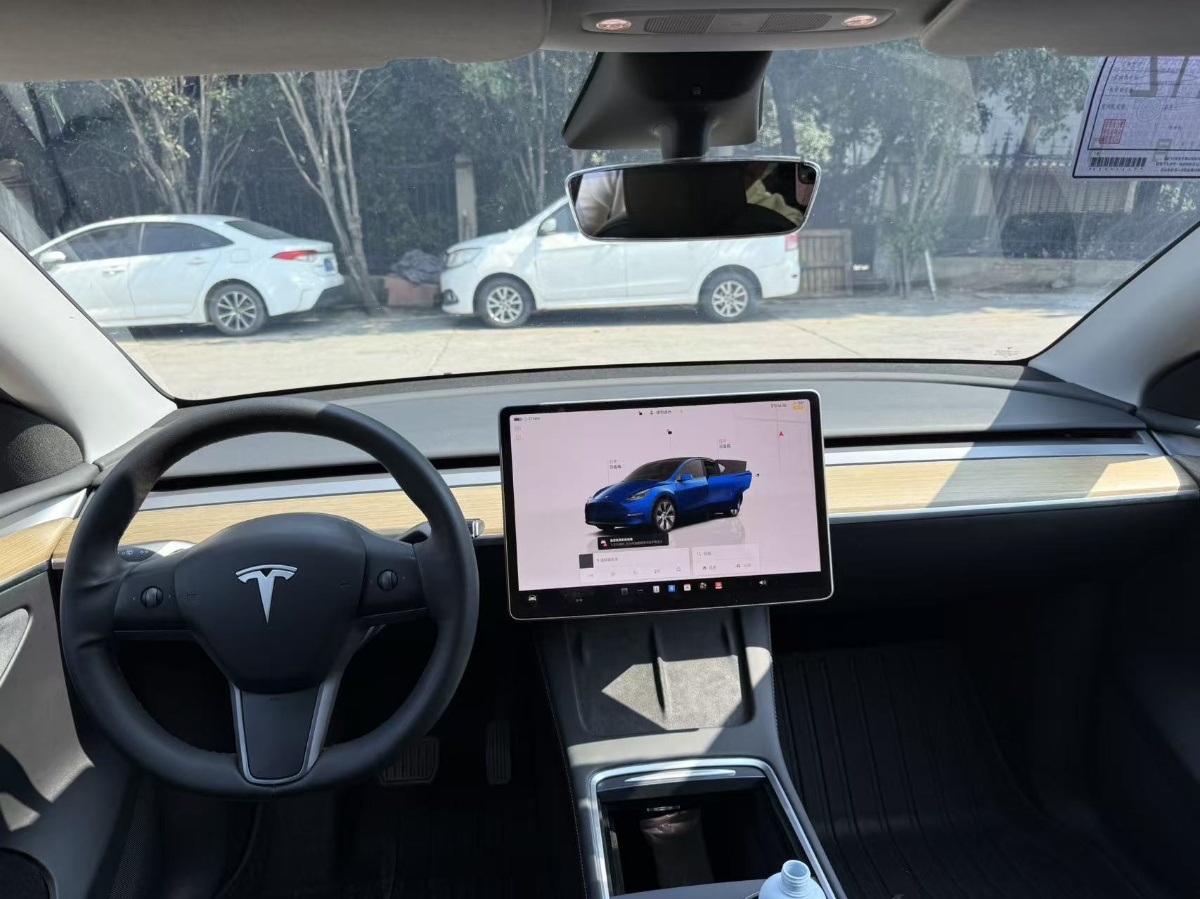 Tesla Model Y 2023 #3 Tesla Model Y 2023 car image #3