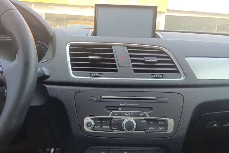 Audi Q3 2016 immagine di auto #17