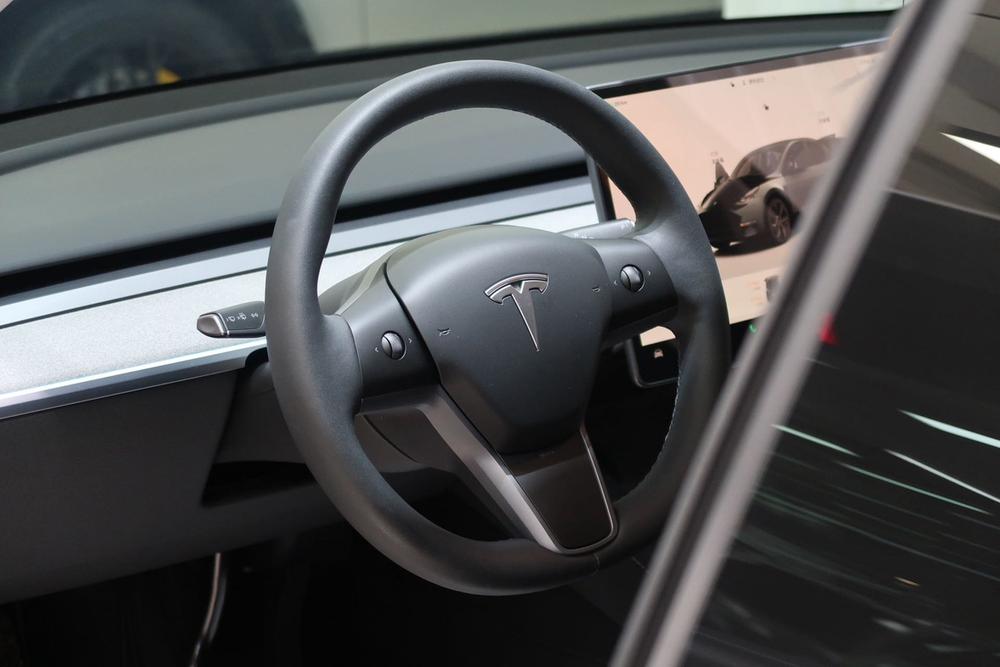 Tesla Model Y 2024 car image #11