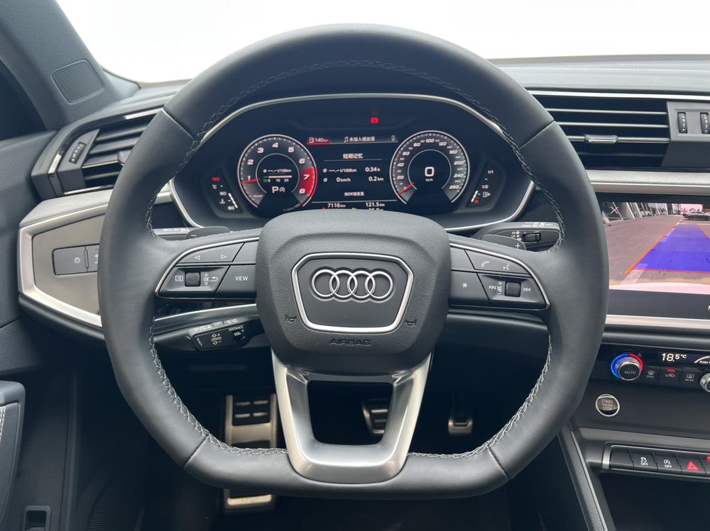 Audi Q3 2025 car image #13