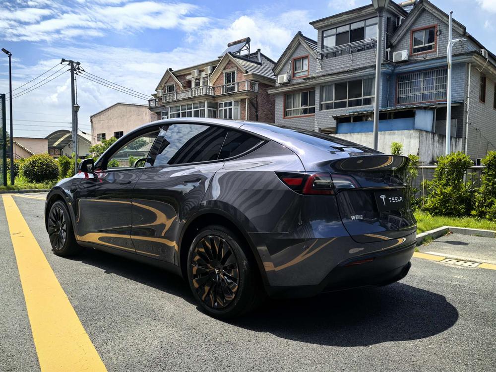 Tesla Model Y 2023 #5 Tesla Model Y 2023 car image #5