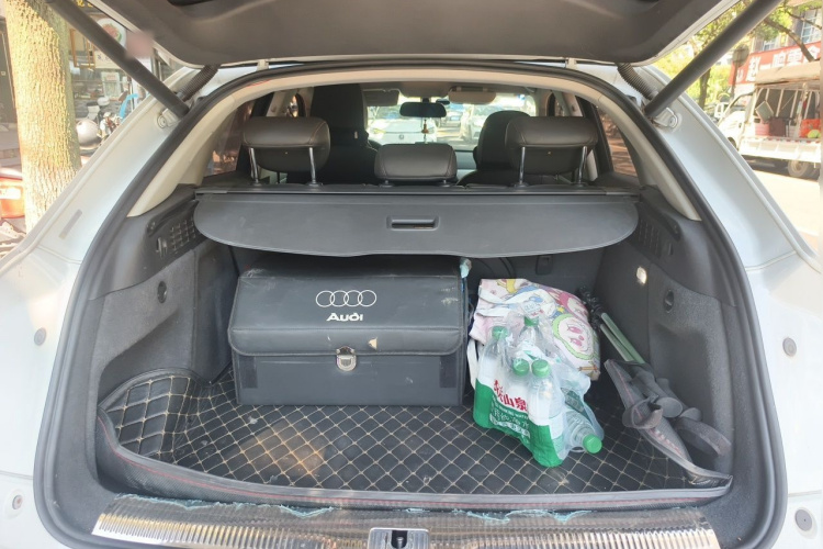Audi Q3 2018 car image #17