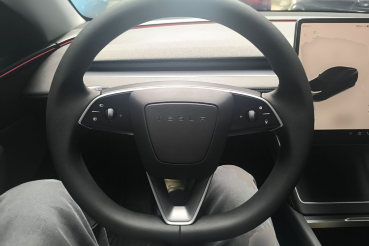 Tesla Model Y 2025 #11 Tesla Model Y 2025 immagine di auto #11