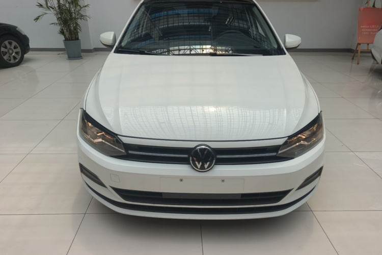 Volkswagen Polo 2021 car image #3
