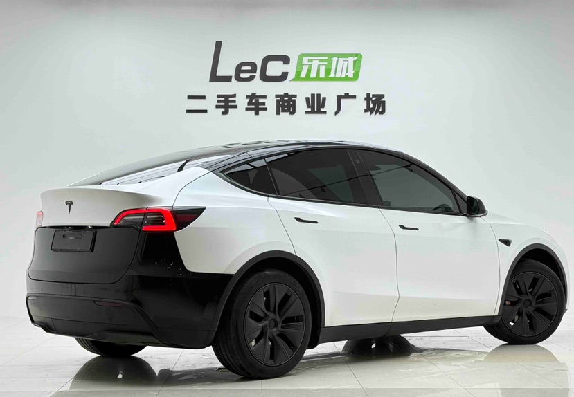 Tesla Model Y 2024 #8 Tesla Model Y 2024 car image #8