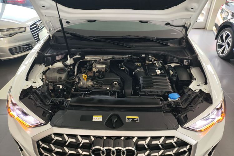 Audi Q3 2023 car image #20
