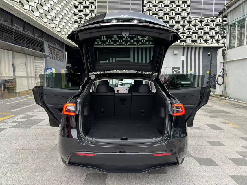 Tesla Model 3 2023 car image #7