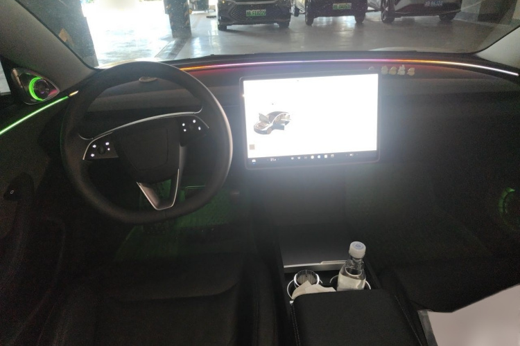 Tesla Model 3 2024 #12 Tesla Model 3 2024 car image #12