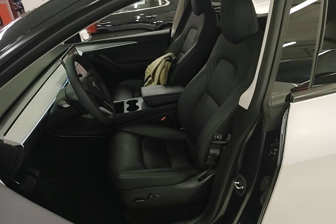 Tesla Model Y 2024 car image #7