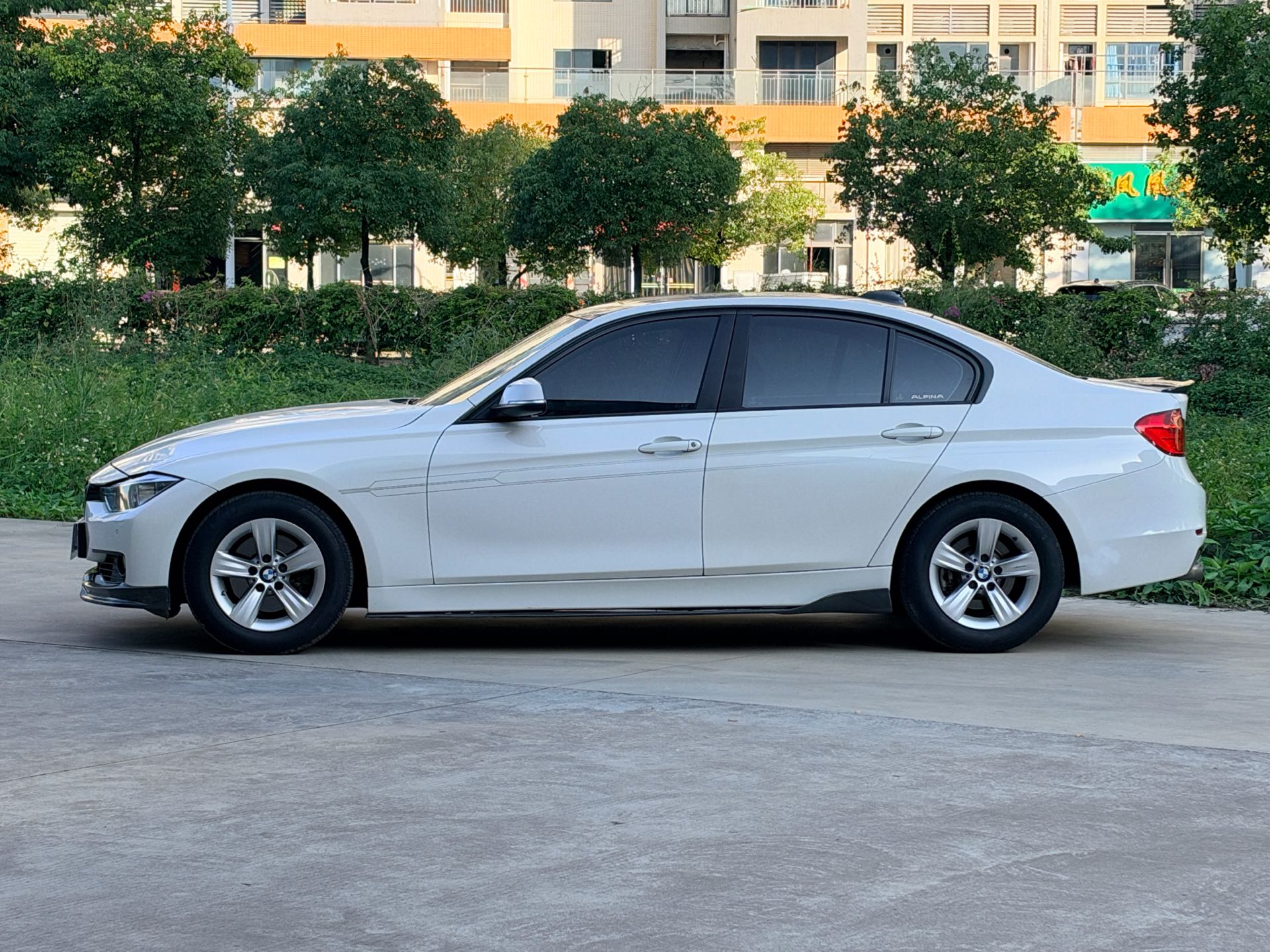 2015 car image #9