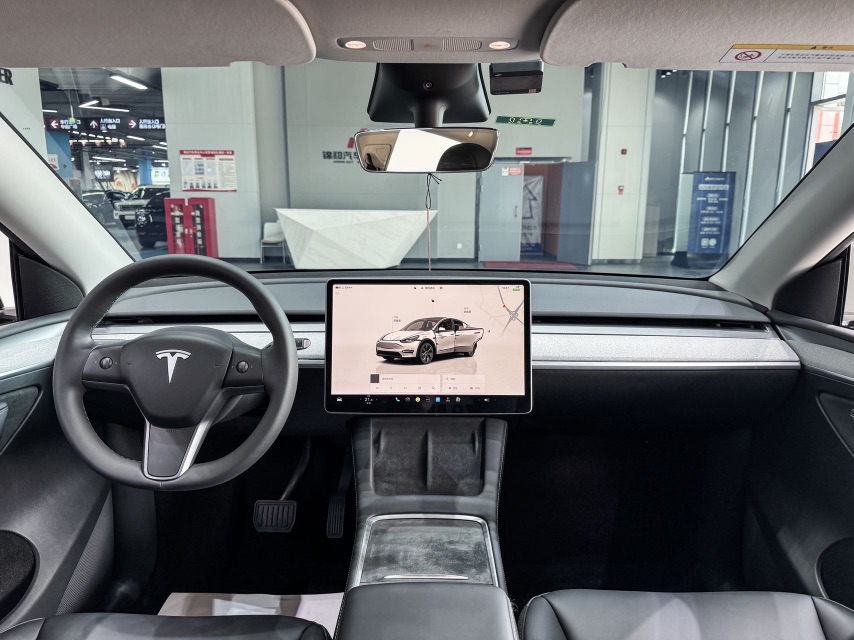 Tesla Model Y 2024 #9 Tesla Model Y 2024 car image #9