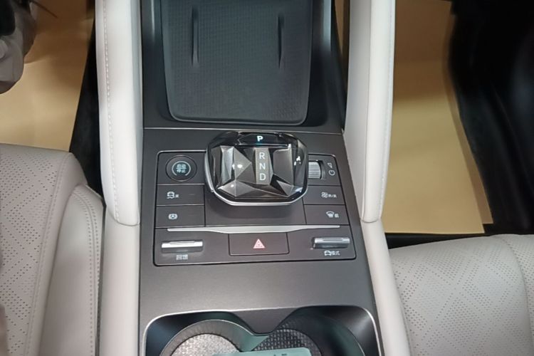 BYD YuanUP 2024 #14 BYD YuanUP 2024 car image #14
