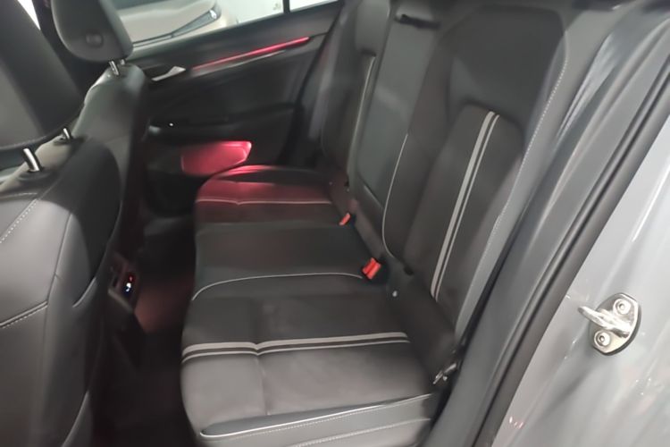 Volkswagen Golf 2024 car image #17