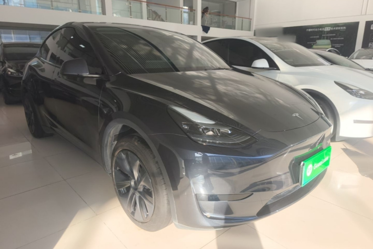Tesla Model Y 2024 #4 Tesla Model Y 2024 immagine di auto #4