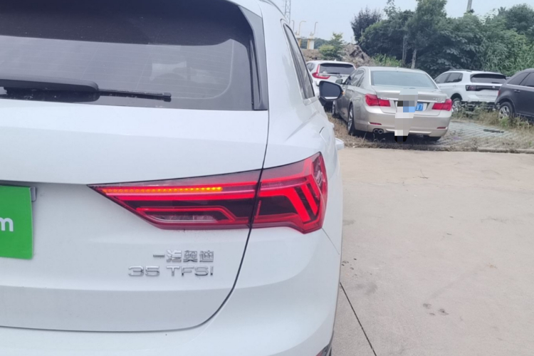 Audi Q3 2020 car image #8