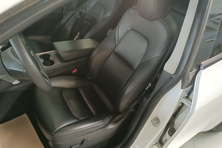 Tesla Model Y 2022 car image #19
