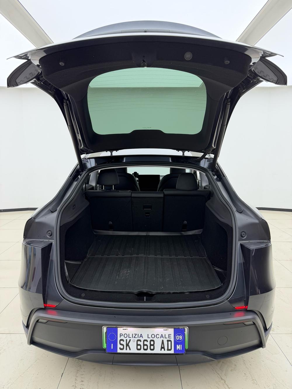 Tesla Model Y 2025 #18 Tesla Model Y 2025 car image #18