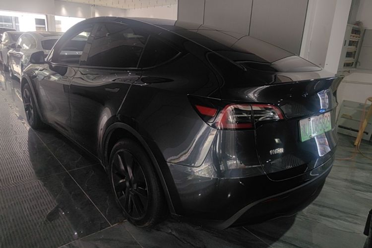 Tesla Model Y 2024 #5 Tesla Model Y 2024 car image #5
