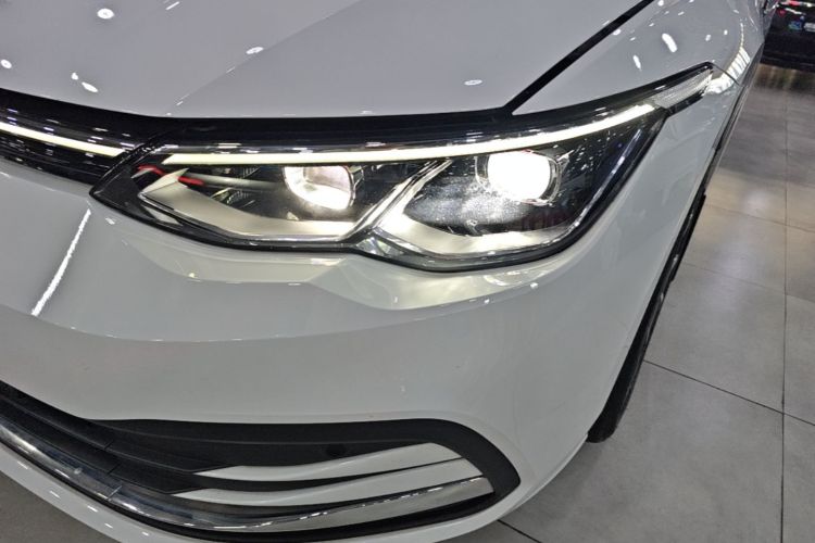 Volkswagen Golf 2025 car image #29