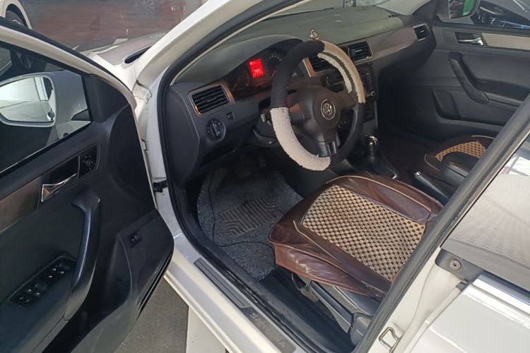 Volkswagen Santana 2016 car image #11