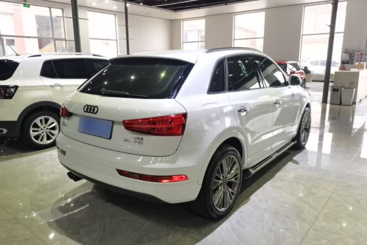 Audi Q3 2018 car image #5