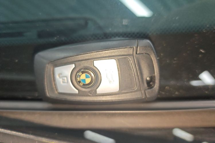 BMW 3 Series 2017 car image #9