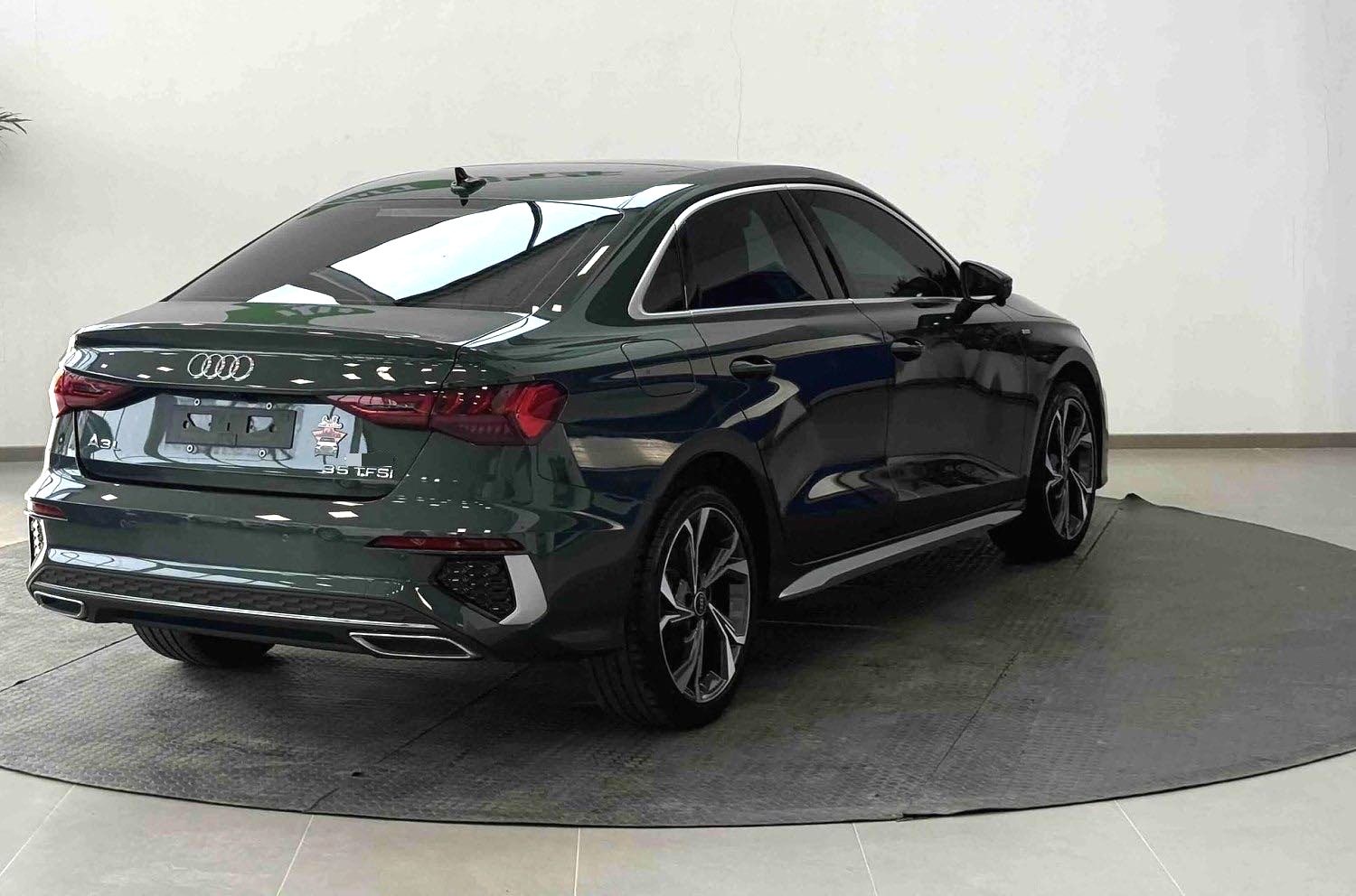 2022 car image #2