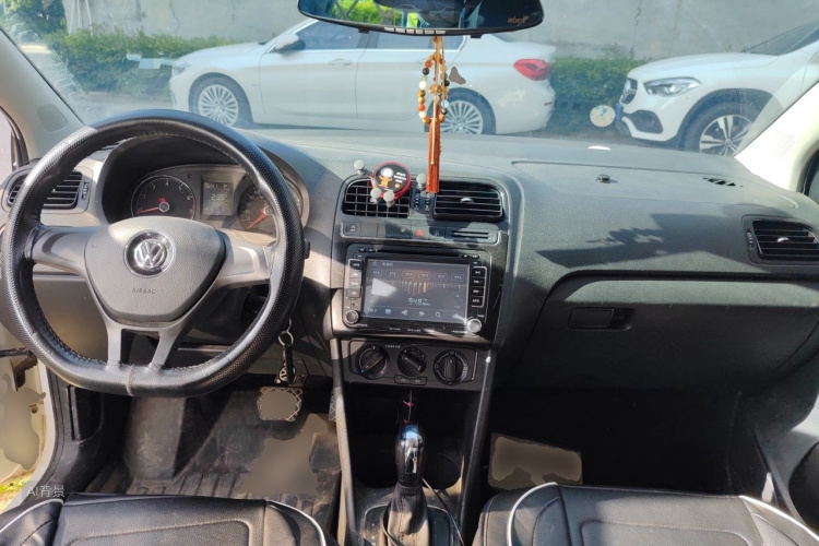 Volkswagen Polo 2019 car image #11