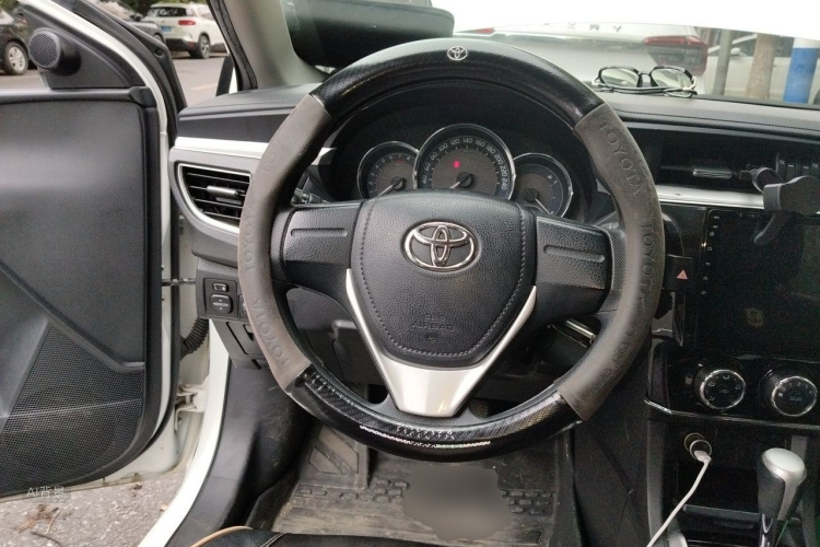 Toyota Corolla 2018 car image #12