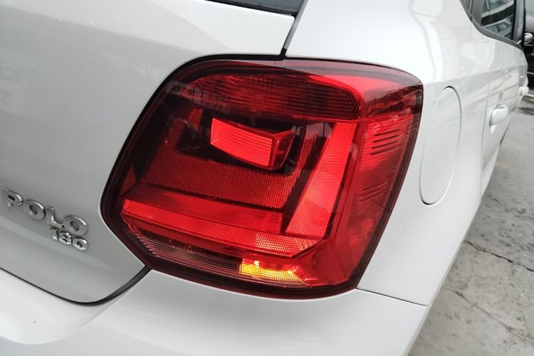 Volkswagen Polo 2019 car image #8