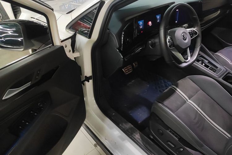 Volkswagen Golf 2024 car image #16