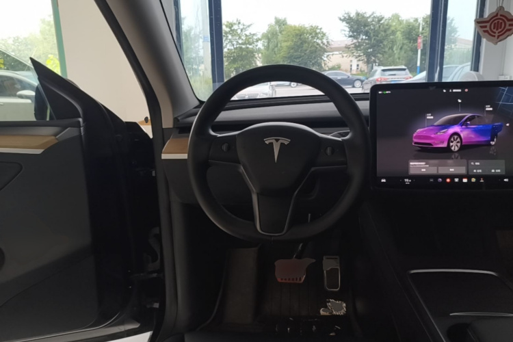 Tesla Model Y 2023 #11 Tesla Model Y 2023 car image #11
