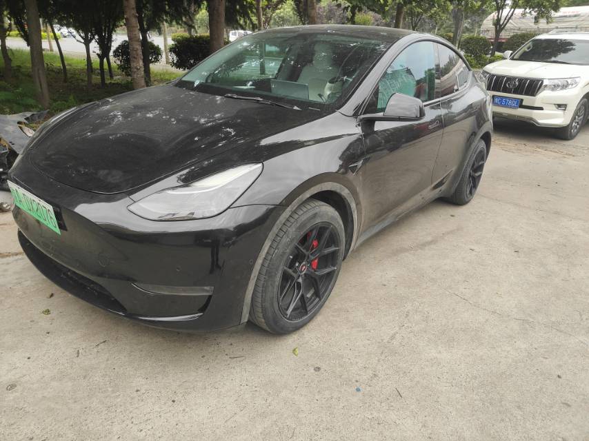 Tesla Model Y 2022 car image #2