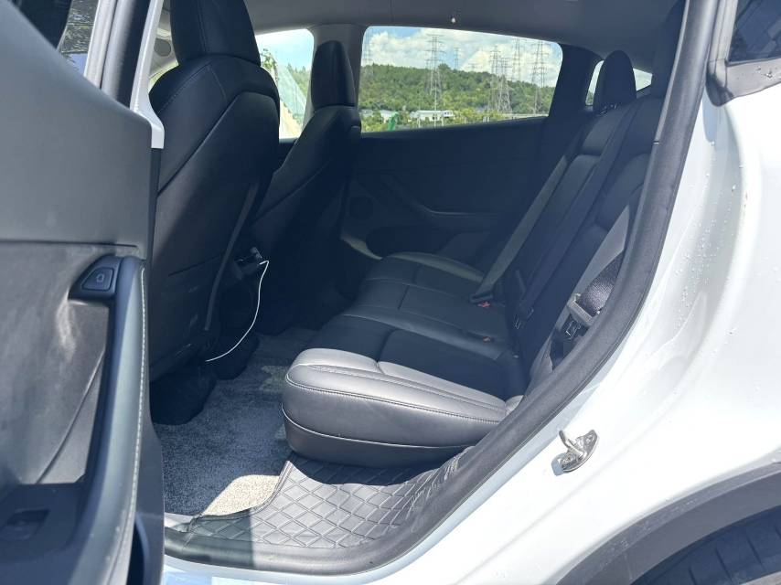 Tesla Model Y 2023 car image #5