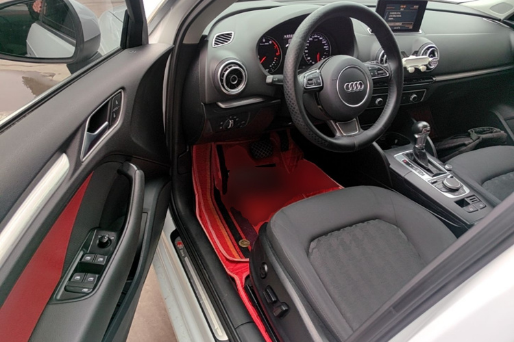 Audi A3 2017 car image #16
