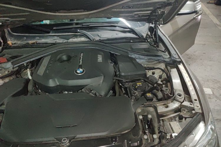 BMW 3 Series 2018 car image #23