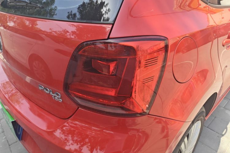 Volkswagen Polo 2016 car image #8