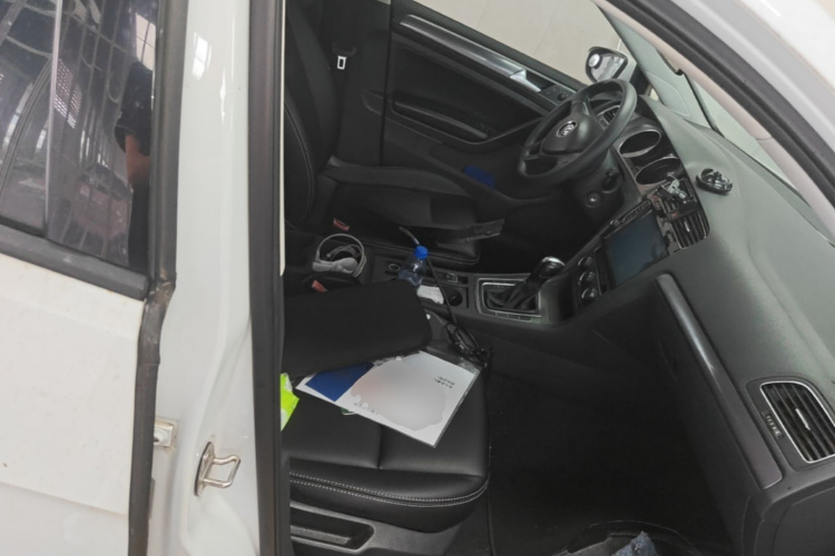 Volkswagen Golf 2016 car image #24